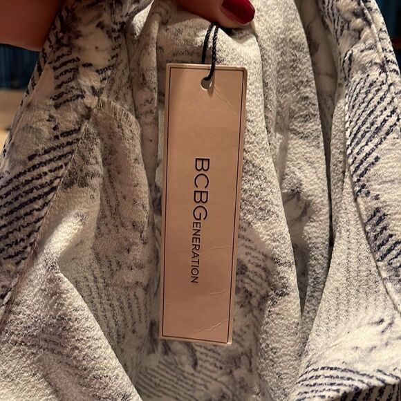 BCBGeneration Blue White Floral Stripe Short Sleeve Collar Button Down Romper L - Picture 7 of 10